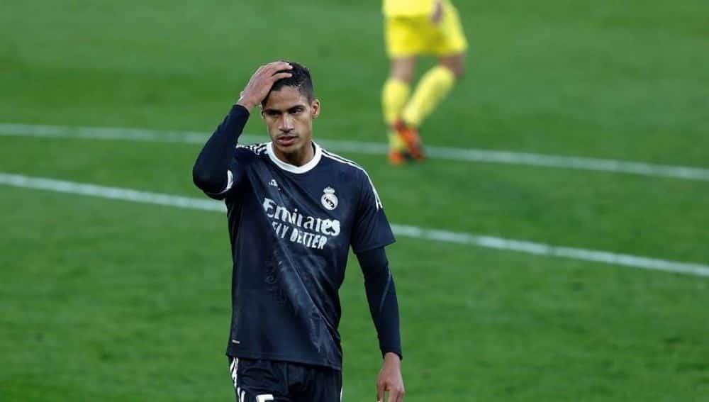 Da positivo Varane a Covid-19 y no jugará el clásico