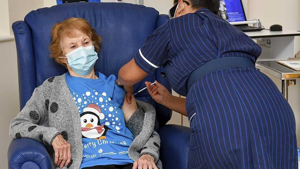 Inicia Gran Bretaña a administrar vacuna de Moderna