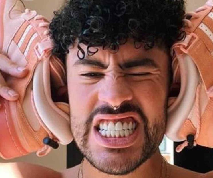 Bad Bunny se gradúa como diseñador