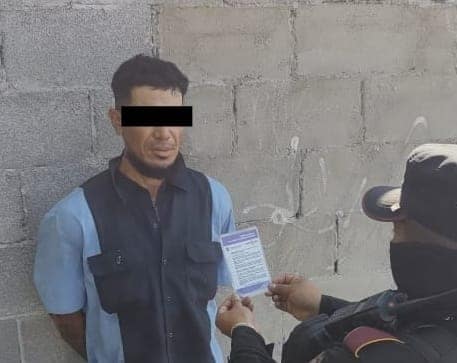 Fuerza Civil de Seguridad Pública del Estado arrestaron el lunes a tres hombres quienes portaban droga