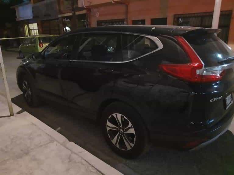 Arrestan a 2 hombres en camioneta con reporte de robo Arrestan a 2 hombres en camioneta con reporte de robo