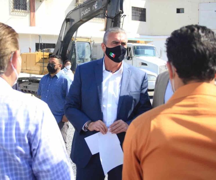 Colocan primera piedra de centro comercial en Apodaca