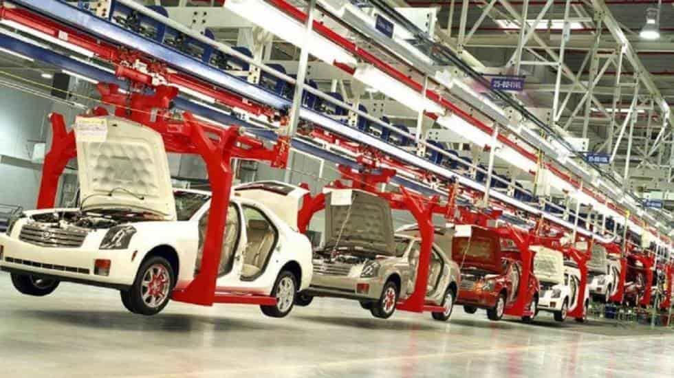 Exportación automotriz cae 13% en marzo