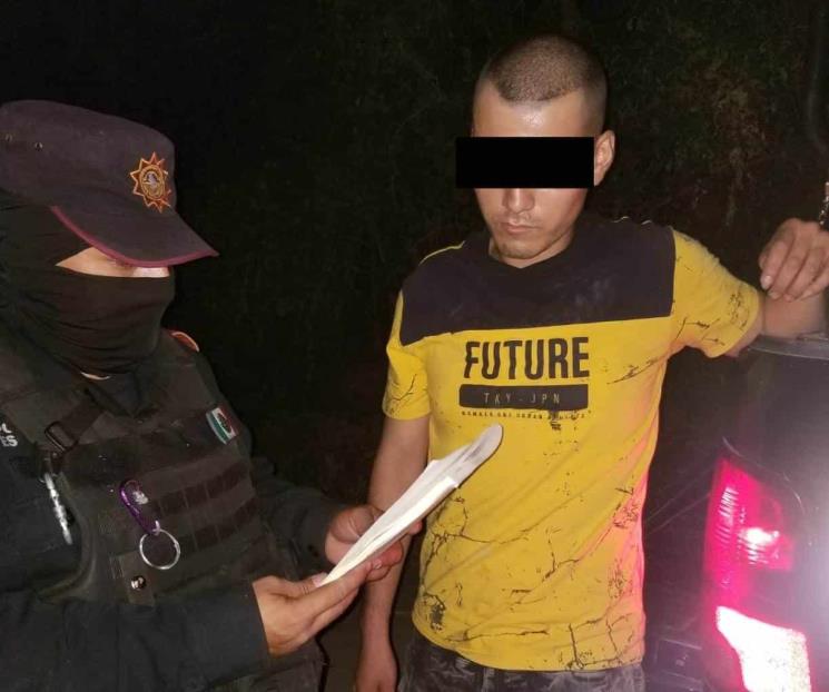 Comete falta administrativa y lo arrestan con droga