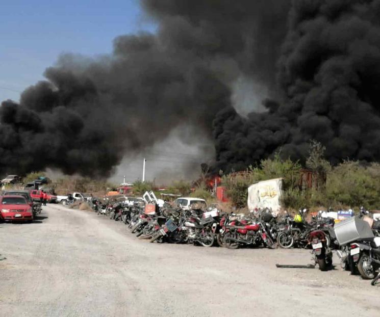 Se incendia lote de autos en el Carmen NL