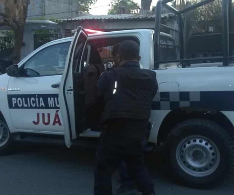 Navajea a pareja en vivienda