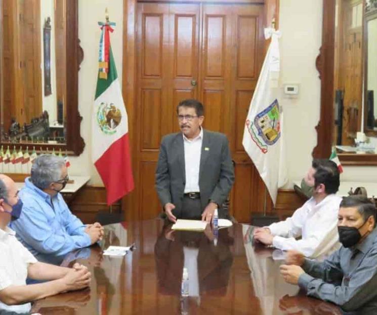 Entregan pliego de demandas para mejorar seguridad social