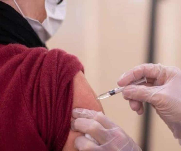 Demandan maestros les apliquen vacuna contra el Covid