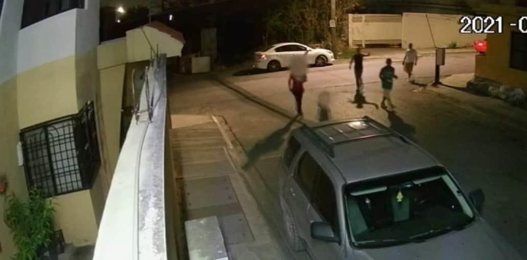 Realizan pandilleros daños en autos y casas