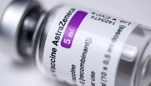 ¿Cómo la vacuna AstraZeneca causa coágulos de sangre?