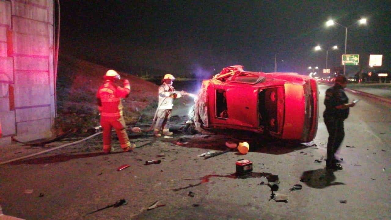 Un presunto ladrón que acaba de robar un automóvil, murió en forma trágica al estrellar el vehículo
