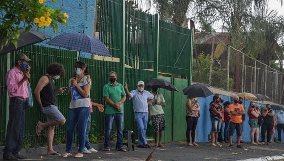 Vacunan ciudad entera como experimento mundial inédito