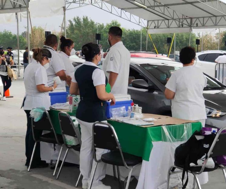 Vacunan a más de 28 mil en Monterrey y 23 mil en Guadalupe