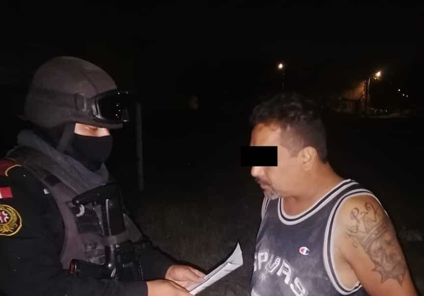 Dos personas que portaban 40 dosis de marihuana, así como cristal