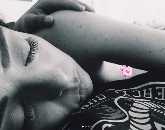 Violeta Isfel le dedica su desnudez a su esposo