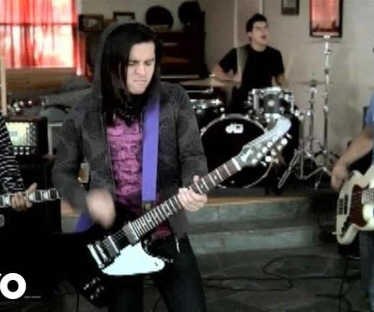 Vocalista de Allison deja la guitarra para tirar tarot