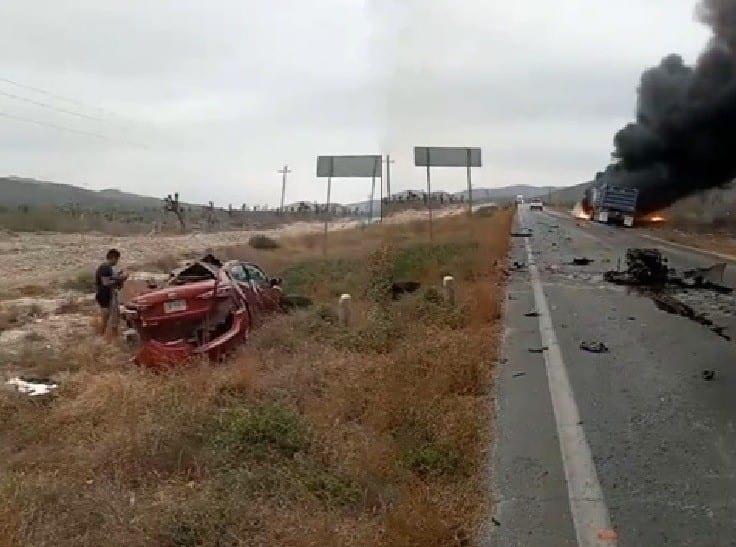 Mueren 2 hombres en choque en Salinas Victoria
