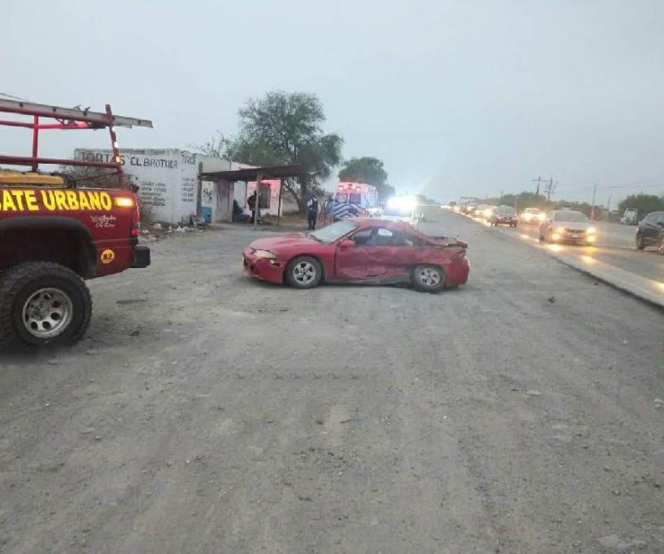 Resulta herido en choque contra tráiler