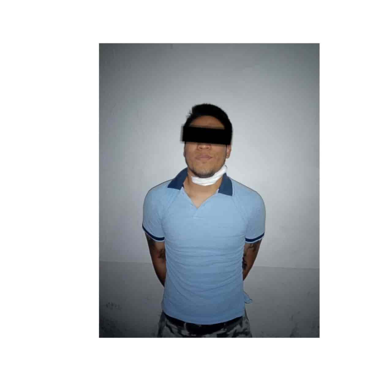 Después de agredir a su esposa y madre, un joven fue arrestado