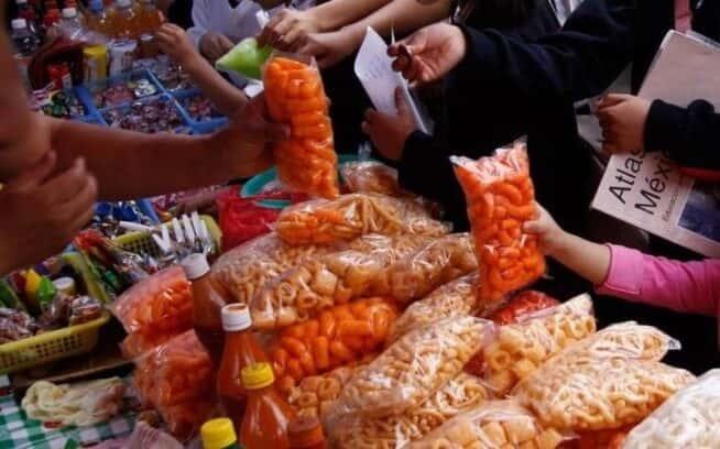 Avanza prohibición en escuelas de comida chatarra