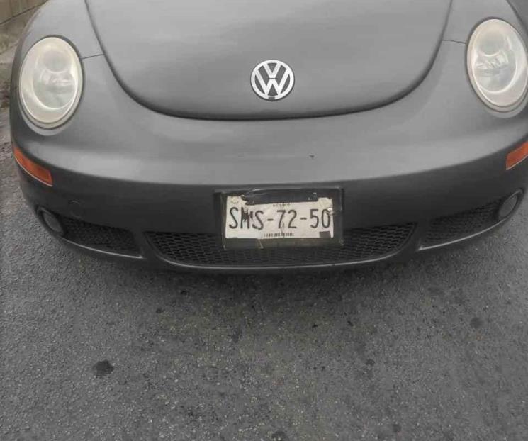 Usa copia de papel como placa en su auto