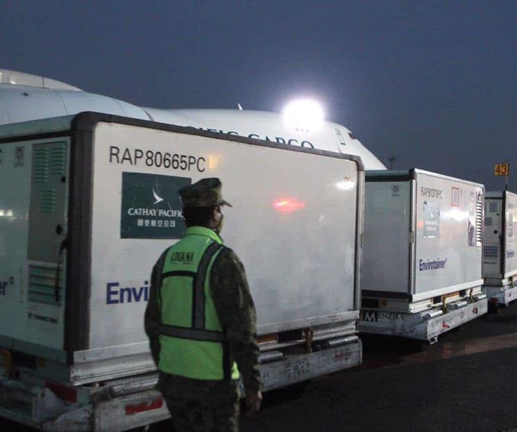 Llegan a CDMX 500 mil vacunas chinas para atender Covid-19