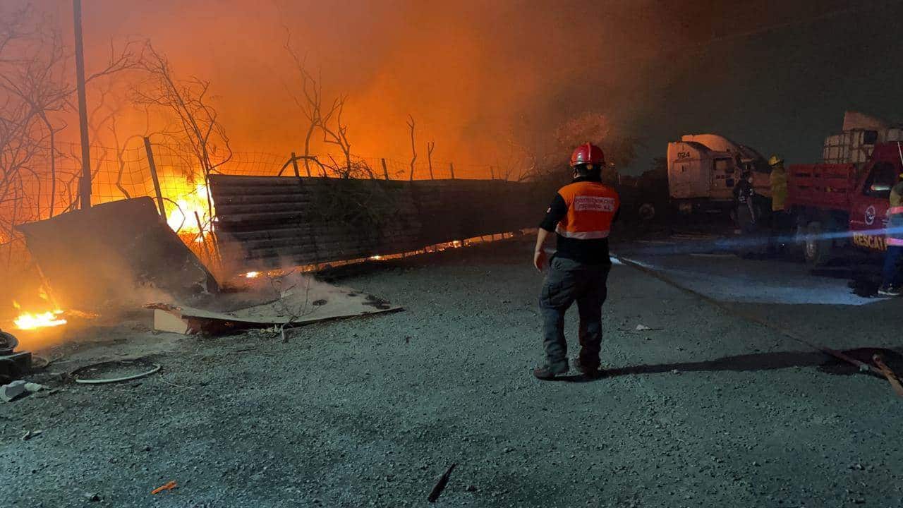 Reportaron el incendio de una empresa recicladora de materiales Escobedo