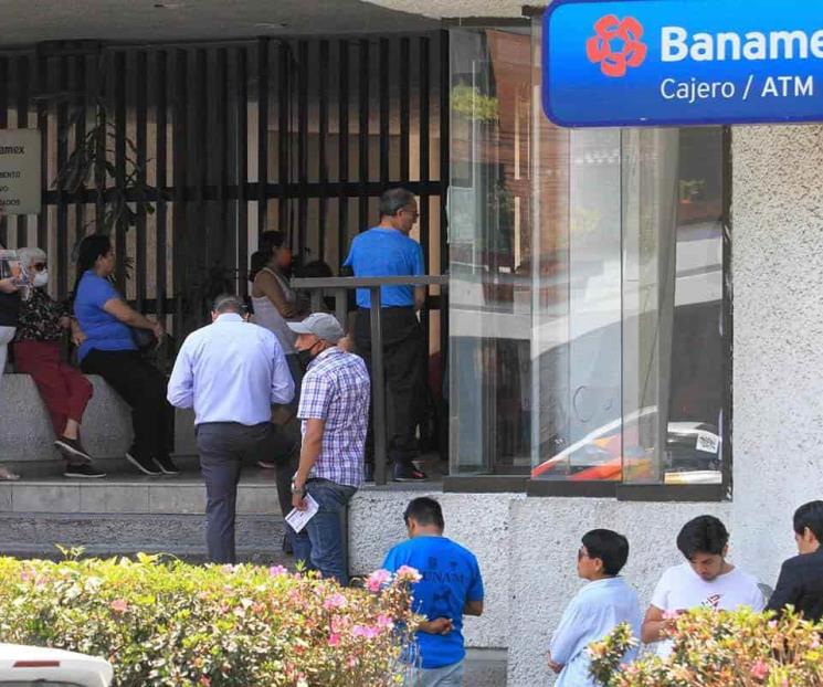 Morosidad y ciberataques, riesgos para bancos: Fitch