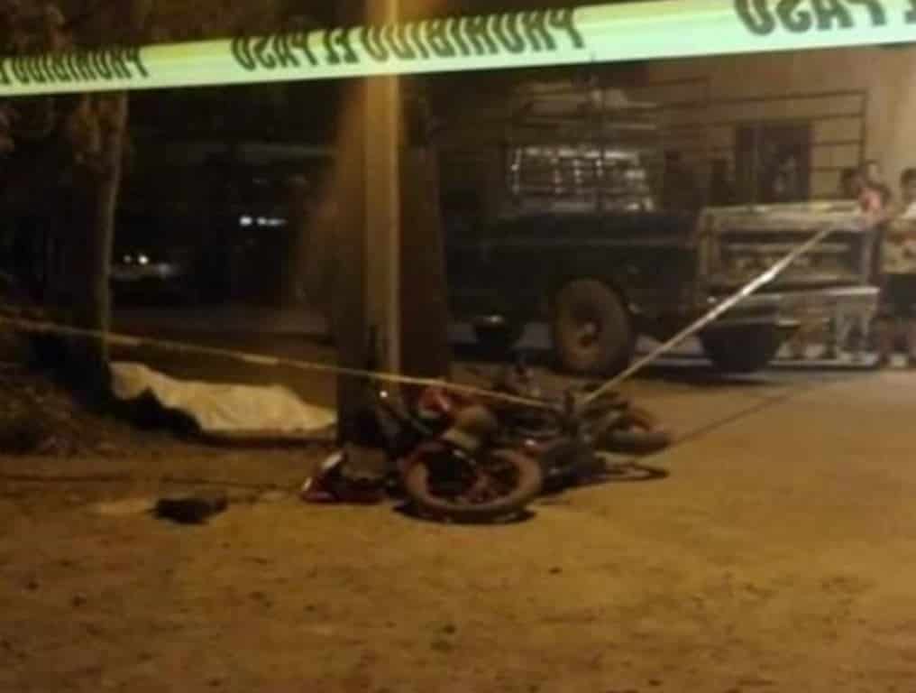 El jovencito que viajaba en una motocicleta perdió la vida al ser impactado por una camioneta