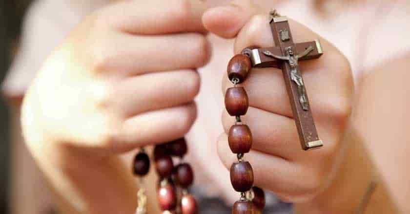 Evangelizadores que oran y trabajan Evangelizadores que oran y trabajan