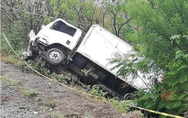 Muere hombre en volcadura en  la Carretera Nacional
