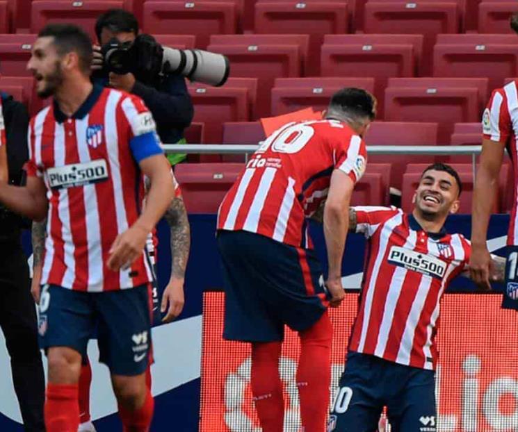 Golea líder Atlético y respira en Liga Española
