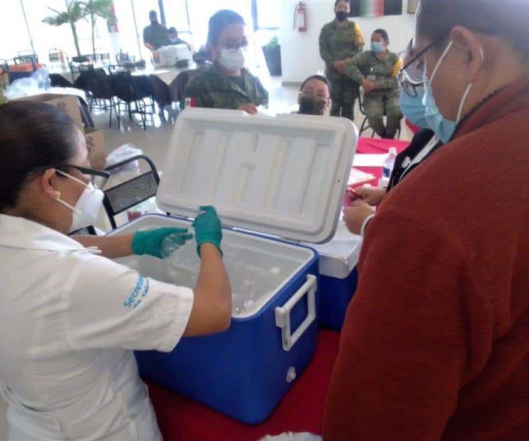 Se quedan sin vacuna médicos particulares 