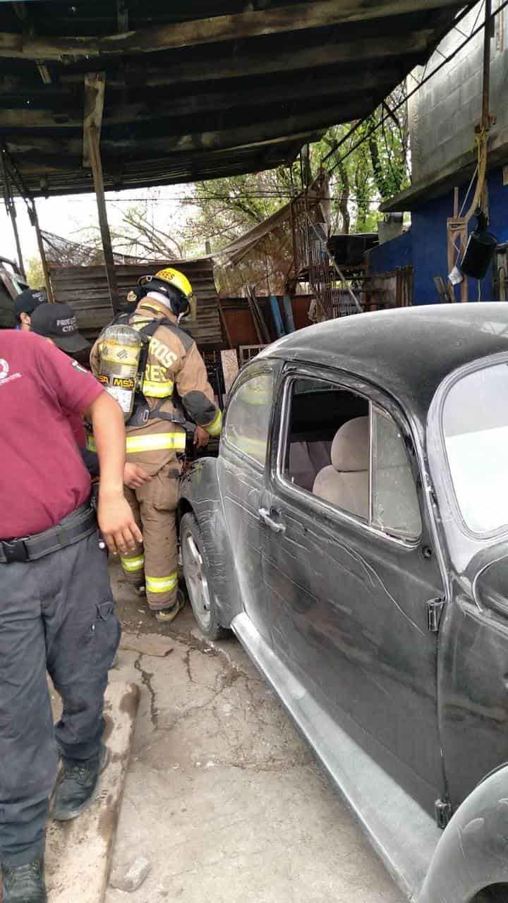 Evitan que incendio acabe con taller