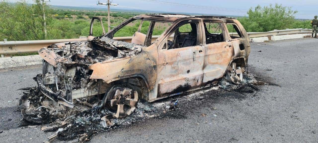 Los restos óseos calcinados de una persona fueron localizados al interior de una camioneta siniestrada