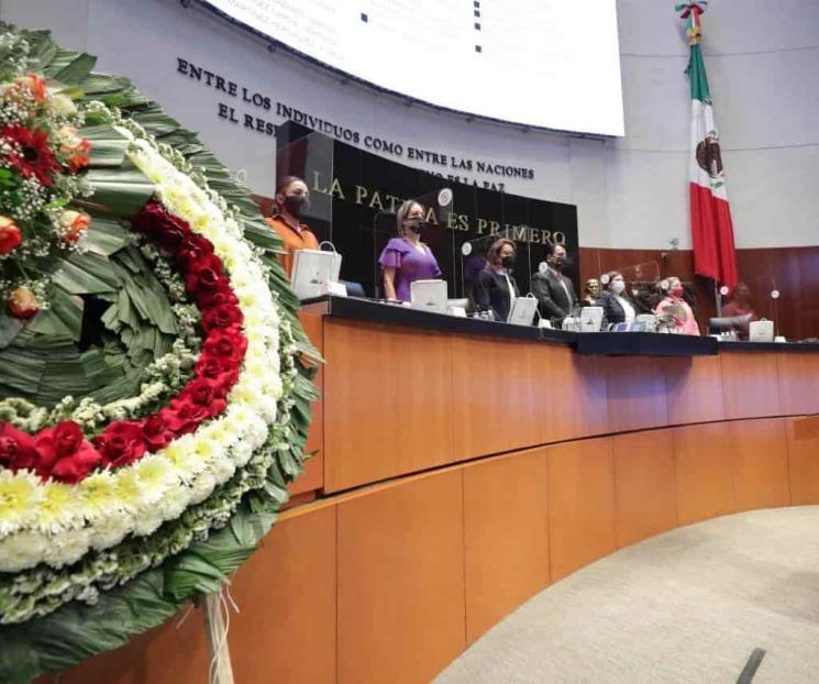 Minuto de silencio a la memoria de Alicia Arellano Tapia