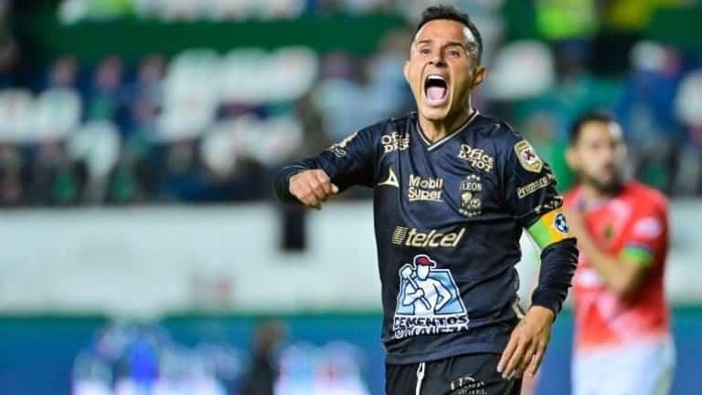 León mantiene paso