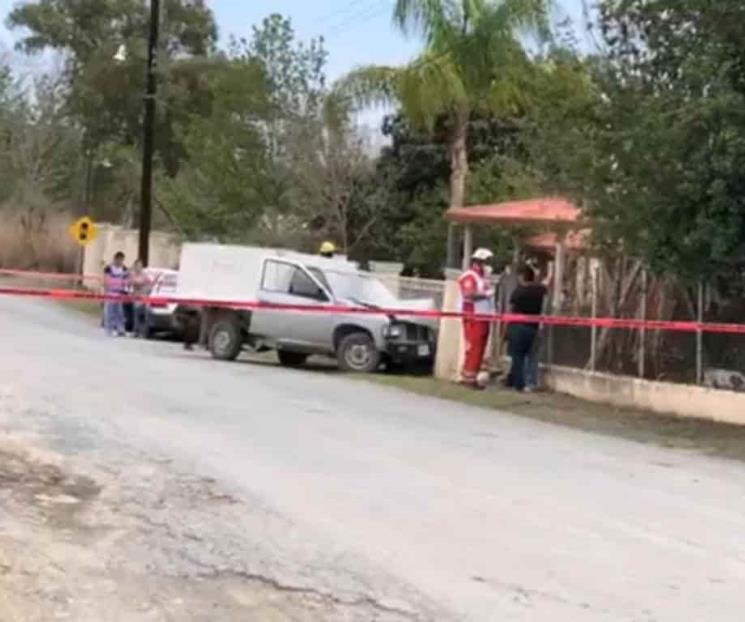 Estrella camioneta tras sufrir infarto fulminante