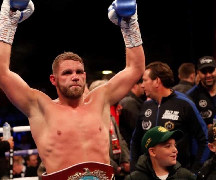 Insinua Saunders que pelea con Canelo podría estar arreglada