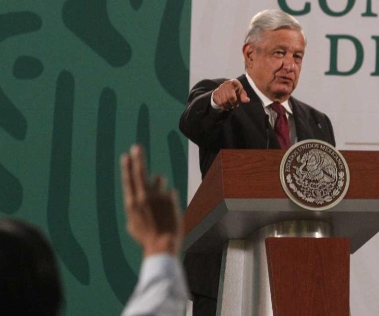 AMLO critica a juez Gómez Fierro; urge reforma a PJ, dice