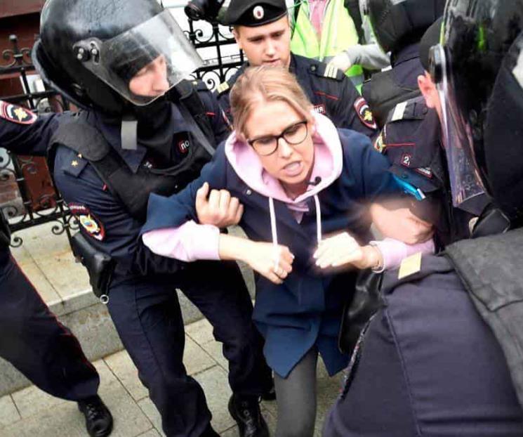 Detienen a colaboradoras de Navalny