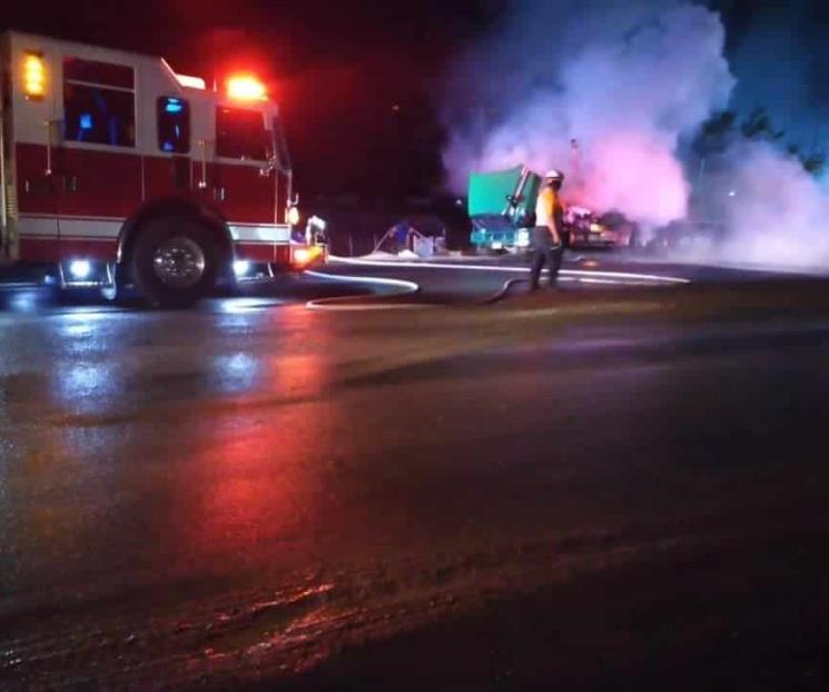 Arde tráiler en la Carretera Nacional Arde tráiler en la Carretera Nacional
