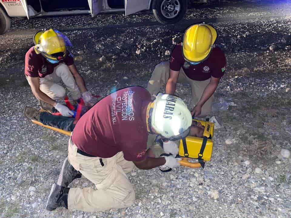 Una persona sin vida y otra lesionada, fue el saldo que dejó la volcadura