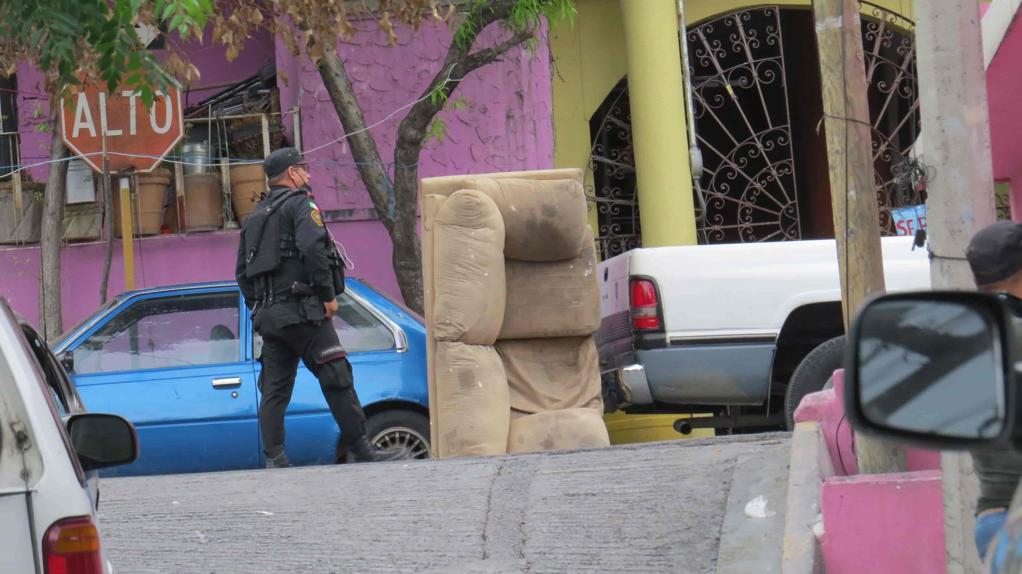 Delincuentes con armas largas y cortas rafaguearon un domicilio