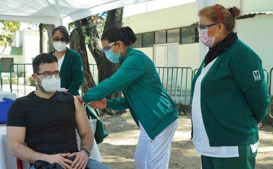 Anuncia SS que ya hay dosis para personal médico