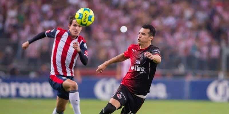 Atlas y Chivas se enfrentan por más que el orgullo