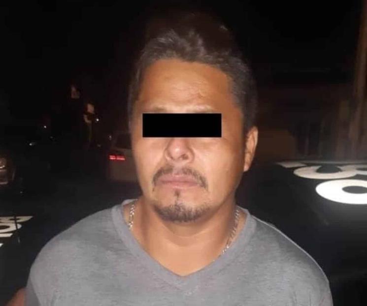 Hombre lesiona a su esposa en el rostro con vidrios