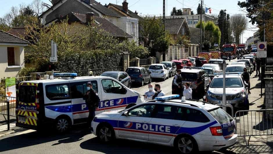 Policía francesa muere tras ser acuchillada cerca de París Policía francesa muere tras ser acuchillada cerca de París