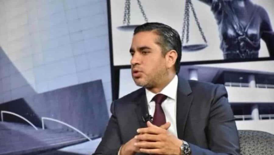 Suman 24 suspensiones contra padrón de celulares