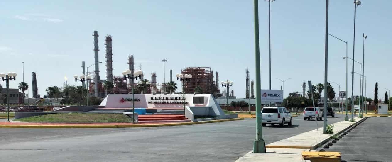 Supervisa AMLO operación de Refinería de Cadereyta